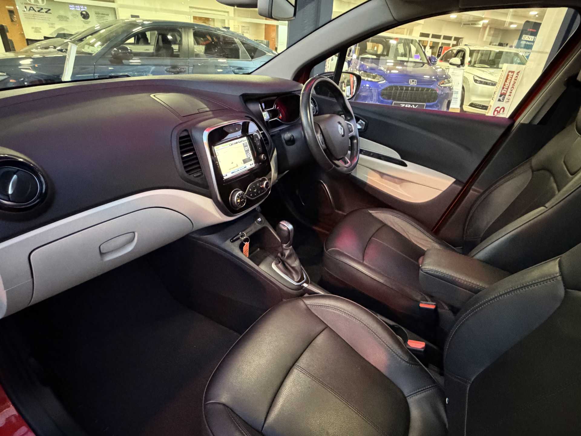 Renault CAPTUR 1.3 TCE 150 GT Line 5dr EDC - Image 2