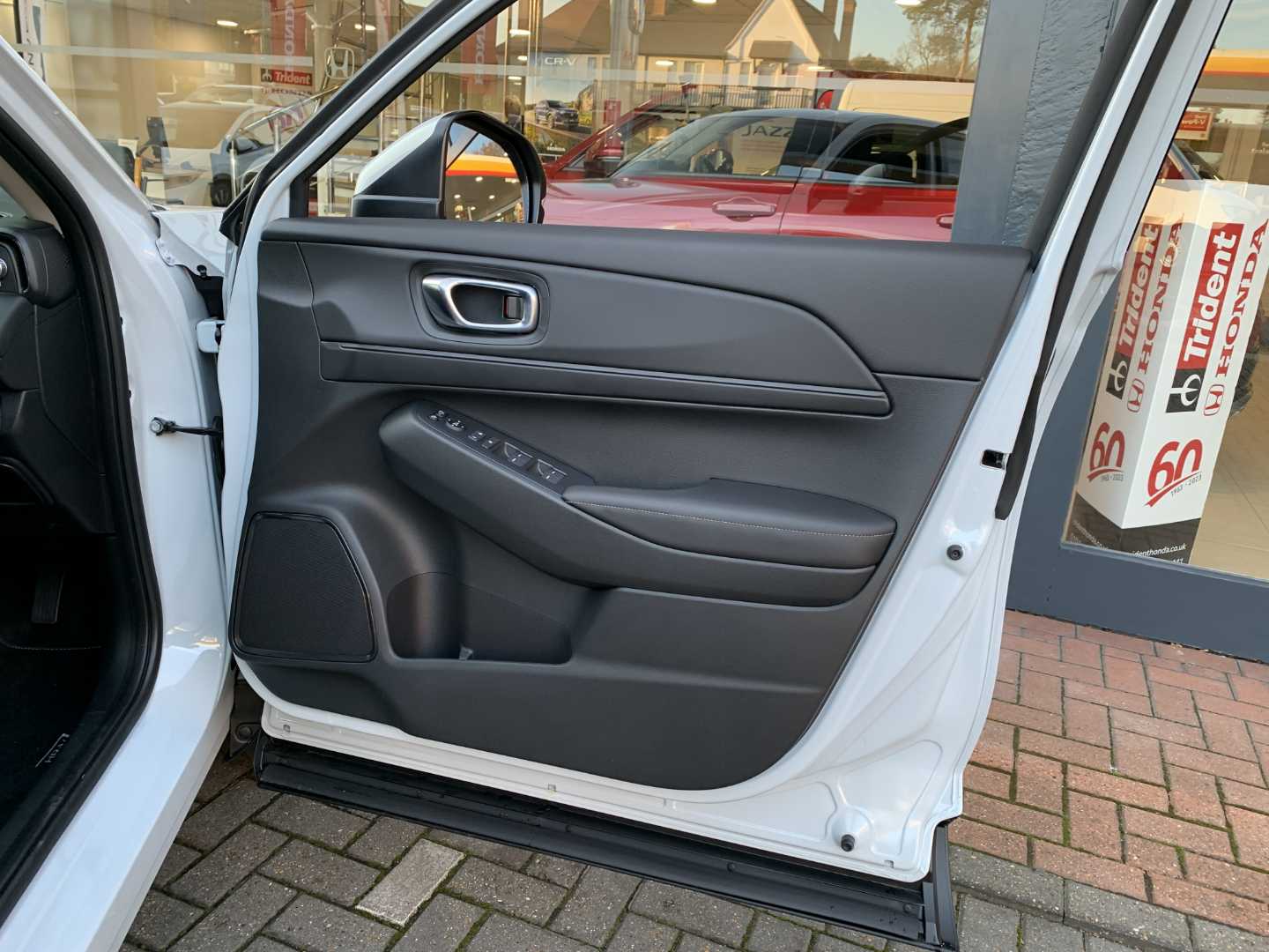 Honda HR-V 1.5 eHEV Elegance 5dr CVT - Image 17