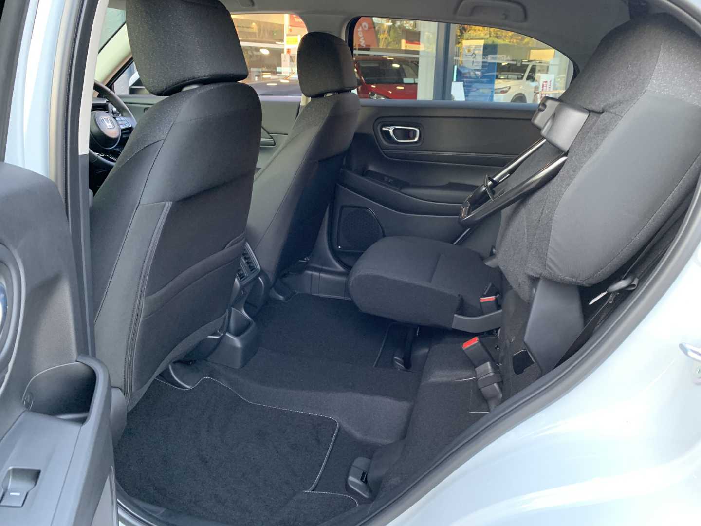 Honda HR-V 1.5 eHEV Elegance 5dr CVT - Image 18