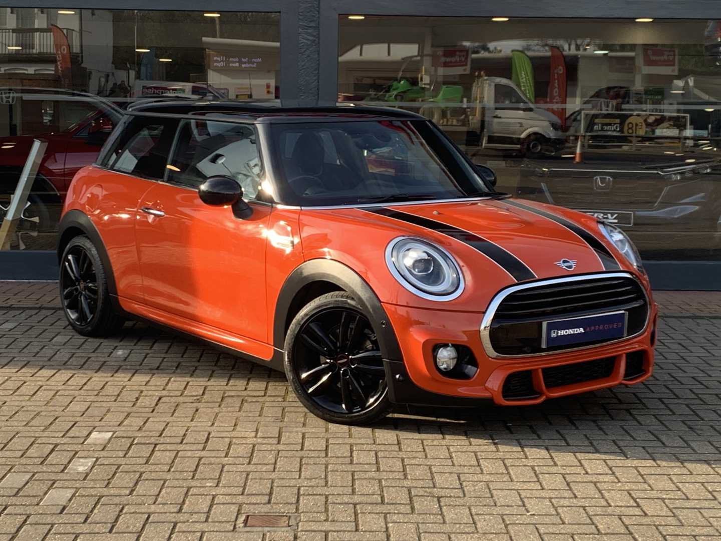MINI HATCHBACK 1.5 Cooper Sport II 3dr Auto [Comfort/Nav Pack] - Image 1
