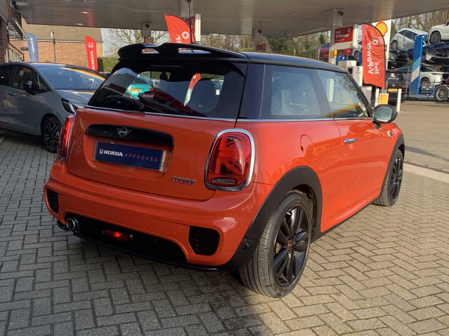 MINI HATCHBACK 1.5 Cooper Sport II 3dr Auto [Comfort/Nav Pack] - Image 12