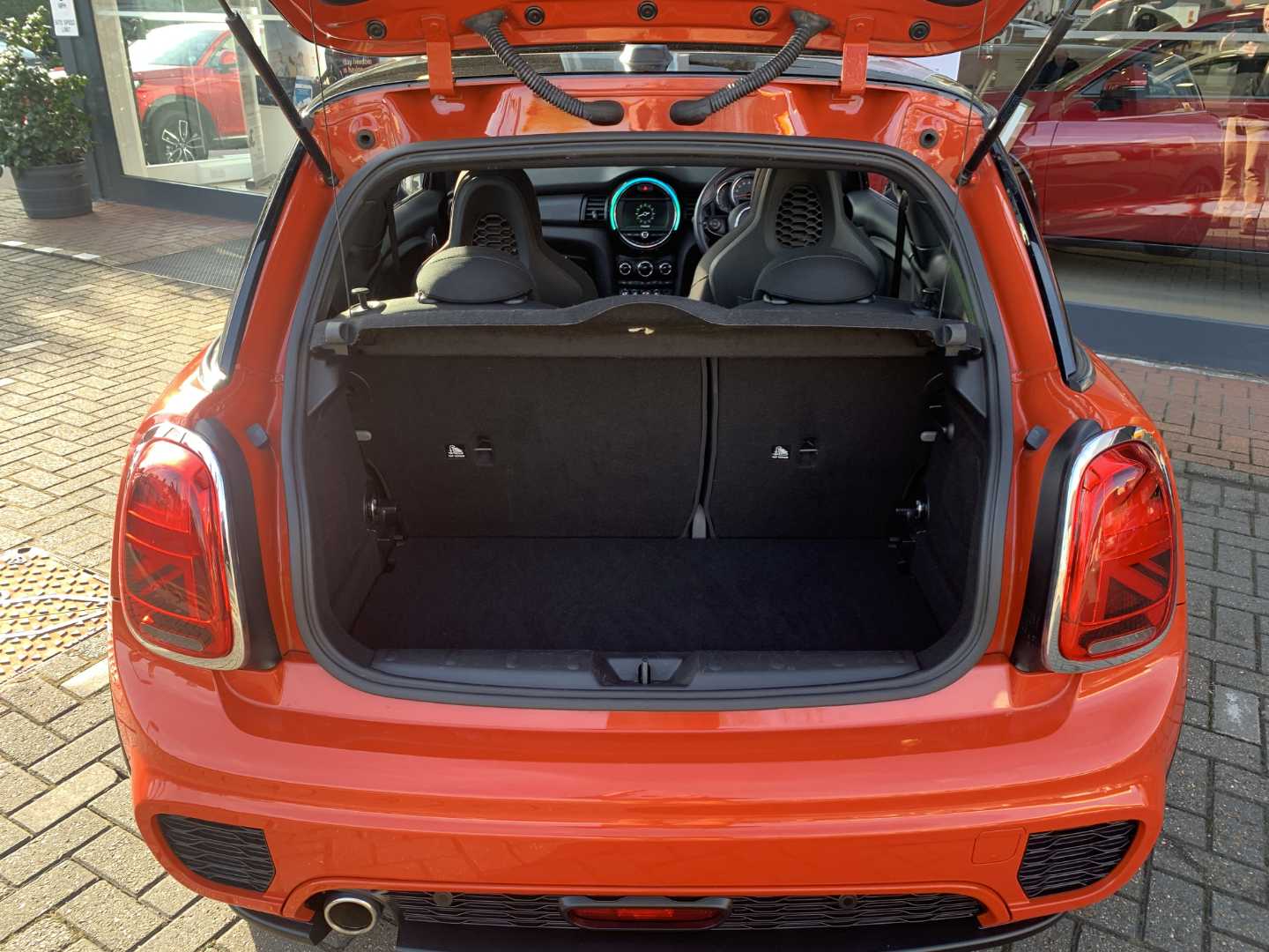 MINI HATCHBACK 1.5 Cooper Sport II 3dr Auto [Comfort/Nav Pack] - Image 13