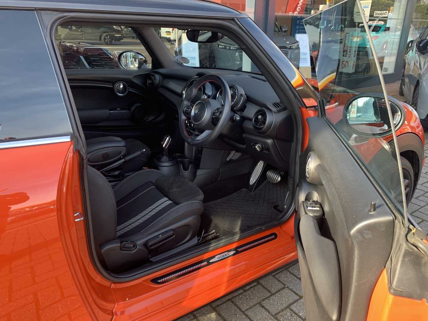 MINI HATCHBACK 1.5 Cooper Sport II 3dr Auto [Comfort/Nav Pack] - Image 15