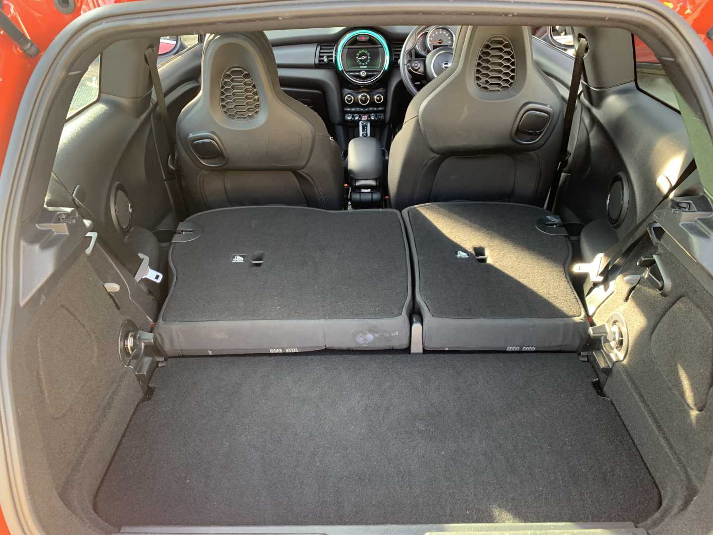 MINI HATCHBACK 1.5 Cooper Sport II 3dr Auto [Comfort/Nav Pack] - Image 19