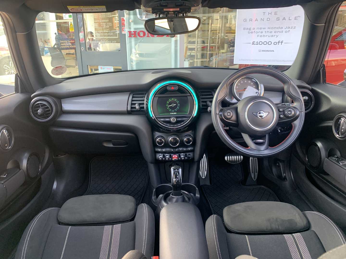 MINI HATCHBACK 1.5 Cooper Sport II 3dr Auto [Comfort/Nav Pack] - Image 4
