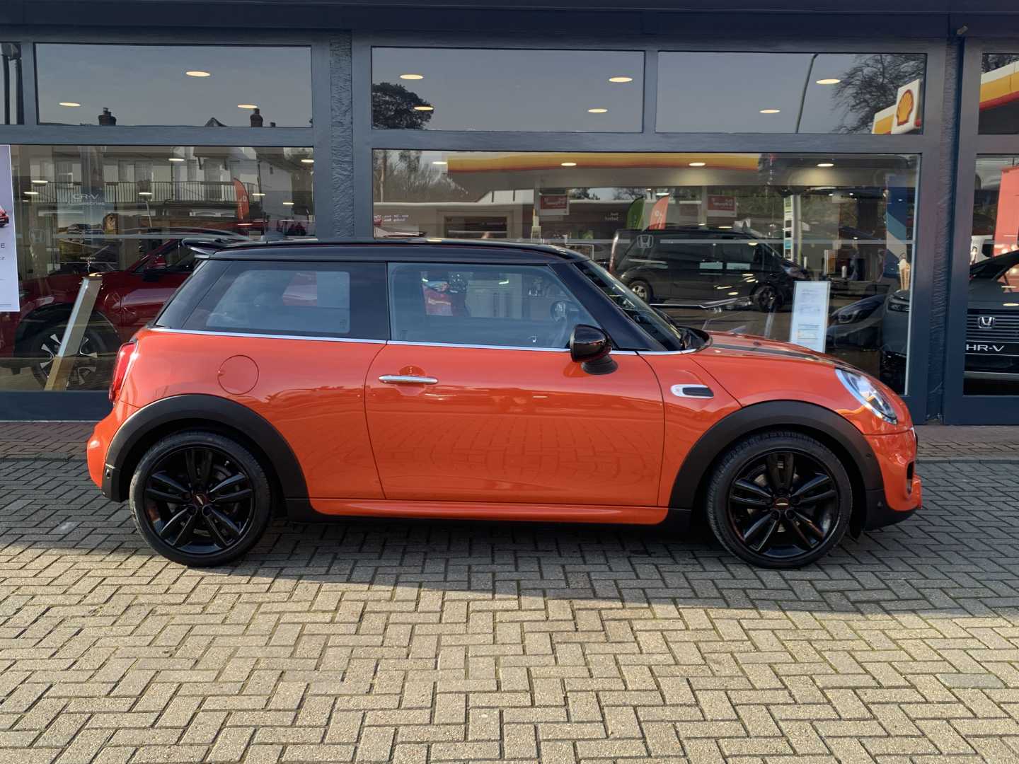 MINI HATCHBACK 1.5 Cooper Sport II 3dr Auto [Comfort/Nav Pack] - Image 5