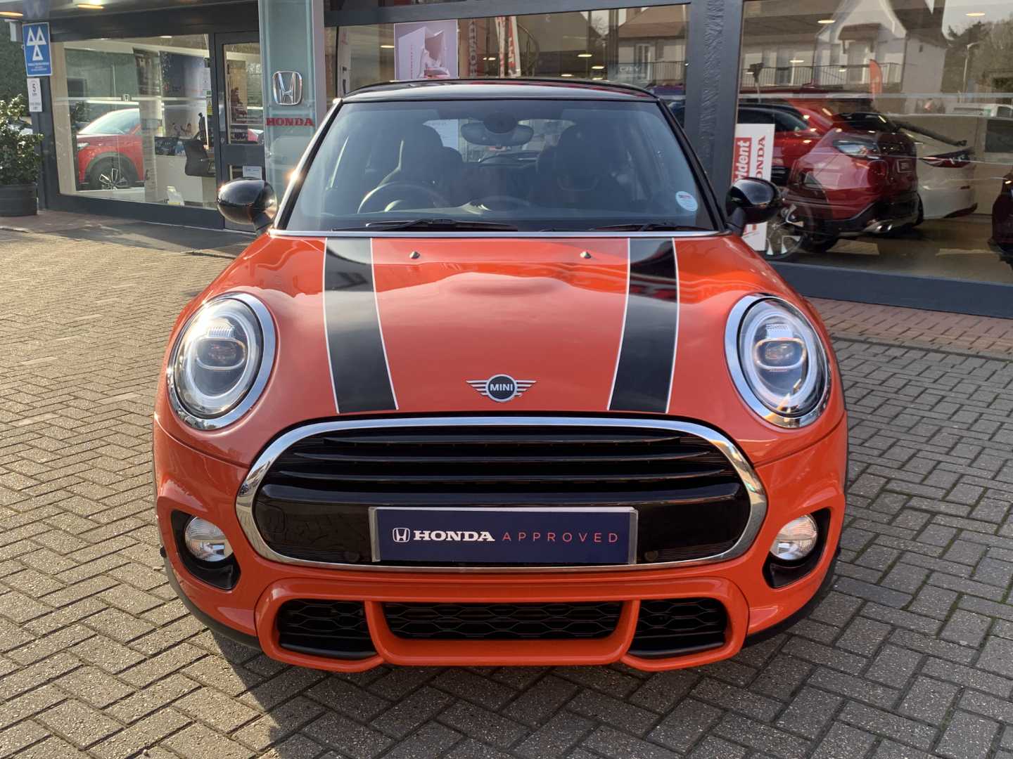 MINI HATCHBACK 1.5 Cooper Sport II 3dr Auto [Comfort/Nav Pack] - Image 6