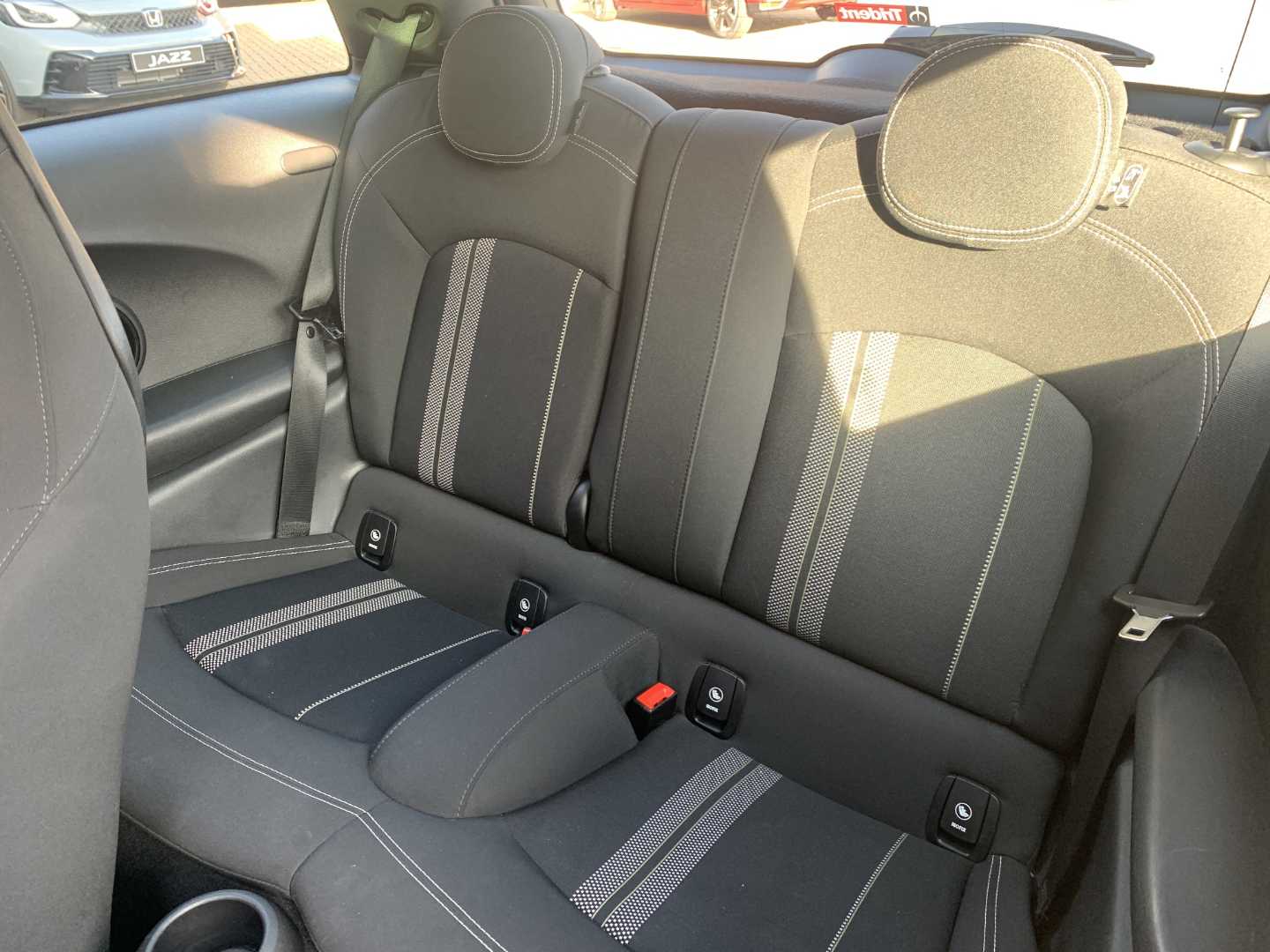 MINI HATCHBACK 1.5 Cooper Sport II 3dr Auto [Comfort/Nav Pack] - Image 8