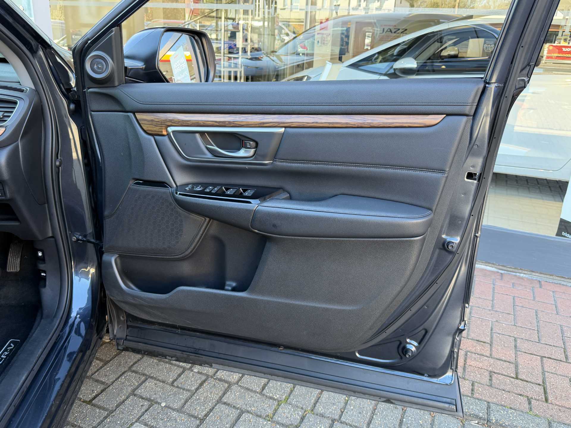 Honda CR-V 2.0 i-MMD Hybrid SR 5dr eCVT - Image 17