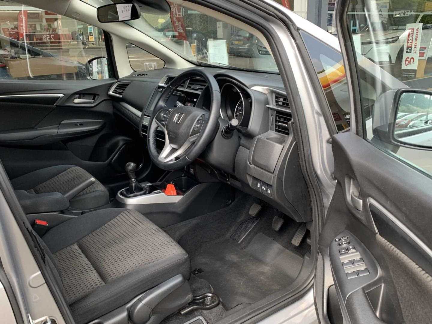 Honda JAZZ 1.3 i-VTEC EX Navi 5dr - Image 15