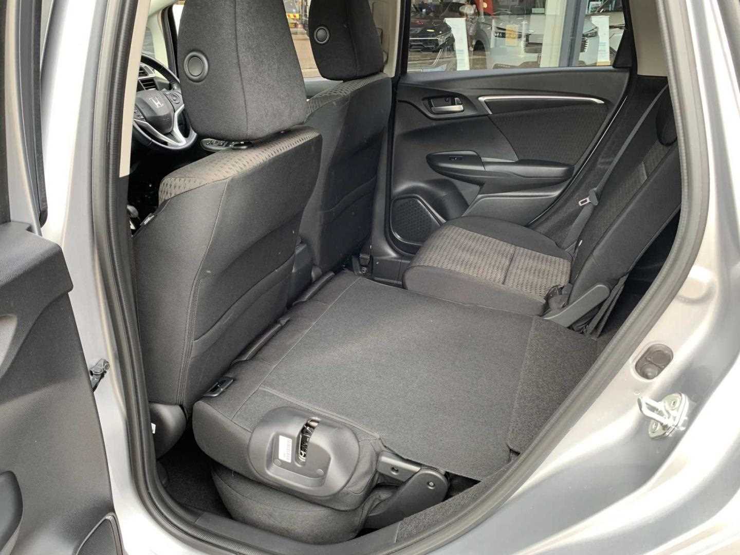 Honda JAZZ 1.3 i-VTEC EX Navi 5dr - Image 19
