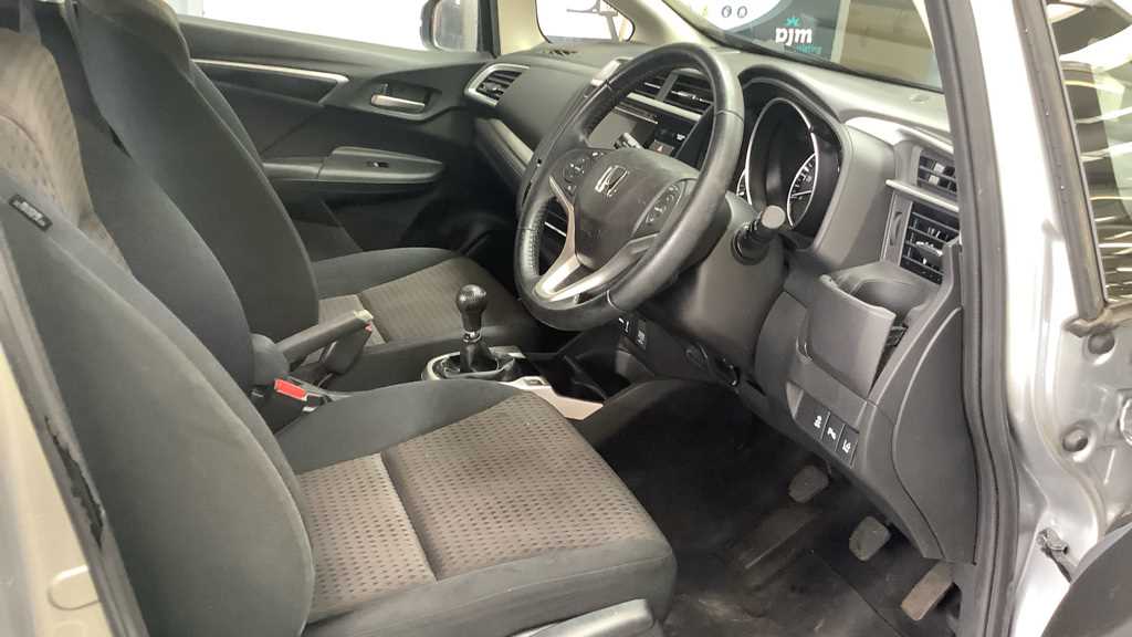 Honda JAZZ 1.3 i-VTEC EX Navi 5dr - Image 2
