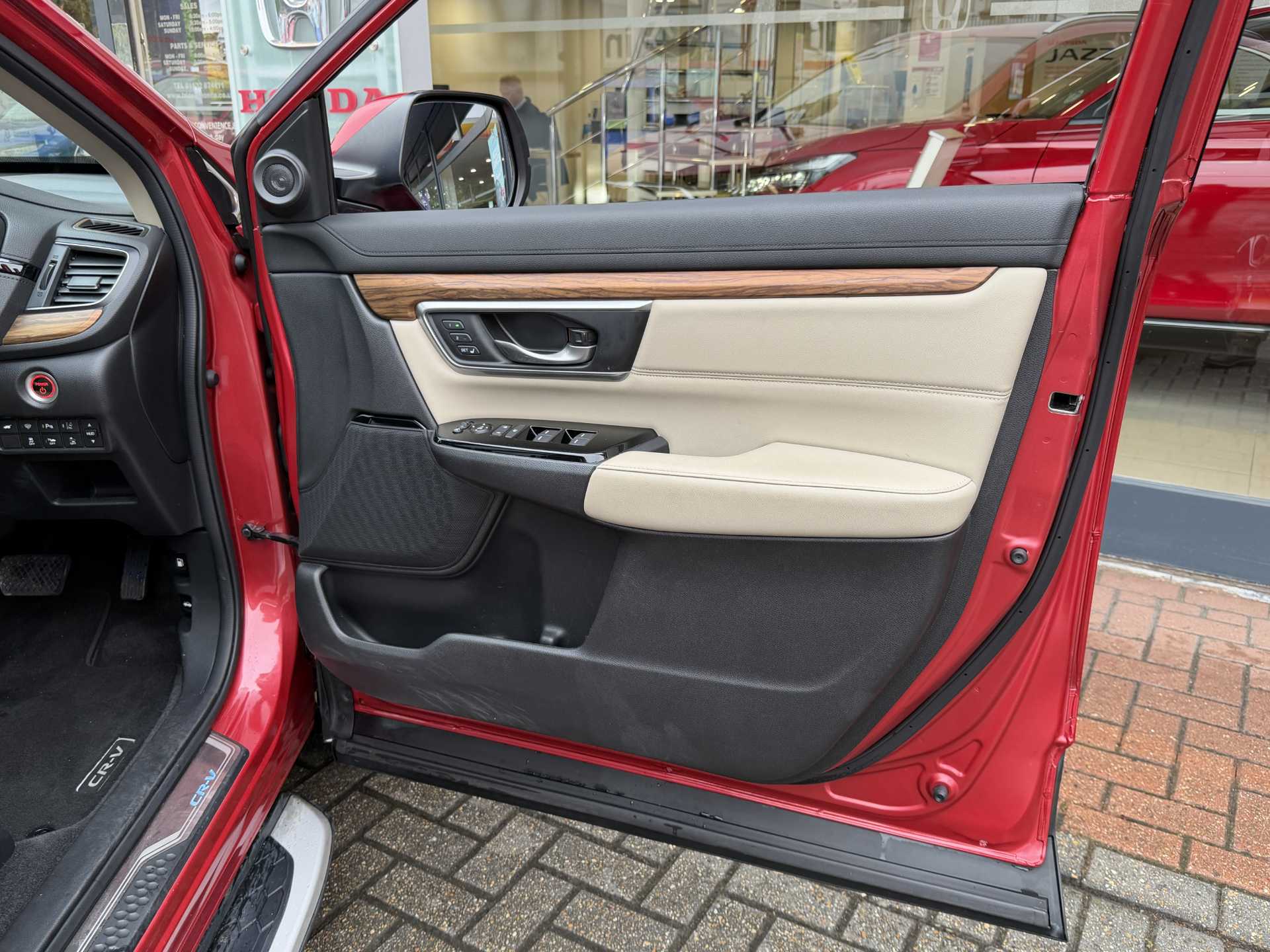 Honda CR-V 2.0 i-MMD Hybrid EX 5dr eCVT — image 17