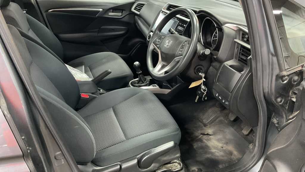 Honda JAZZ 1.3 i-VTEC SE Navi 5dr - Image 2