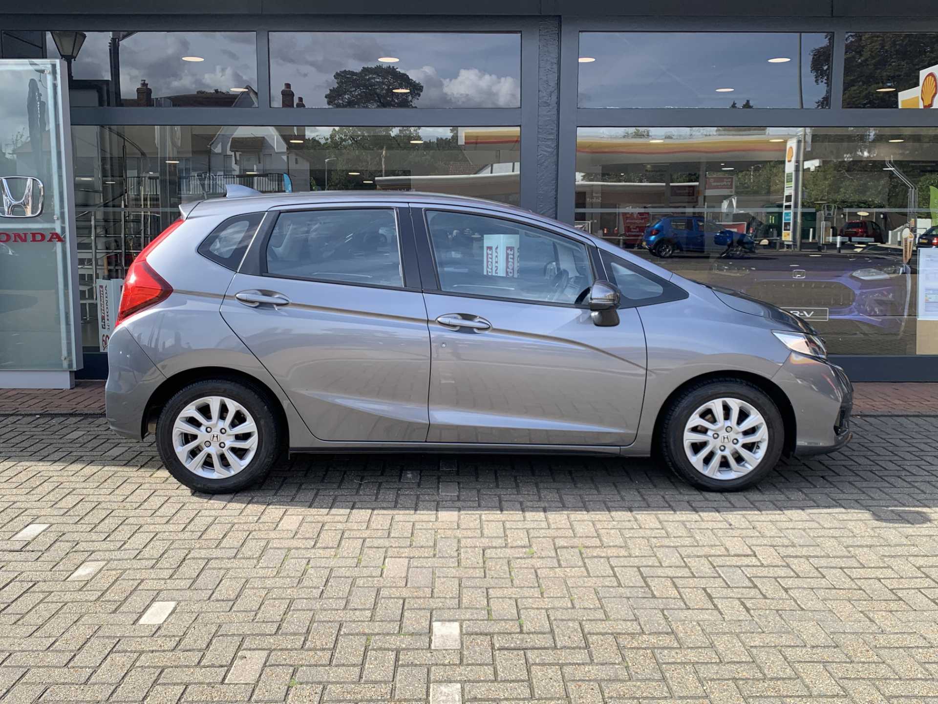 Honda Jazz 1.3 i-VTEC SE Navi 5dr - Image 5