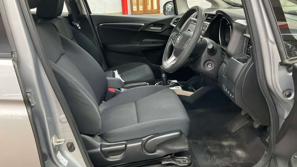 Honda Jazz 1.3 i-VTEC SE 5dr - Image 2
