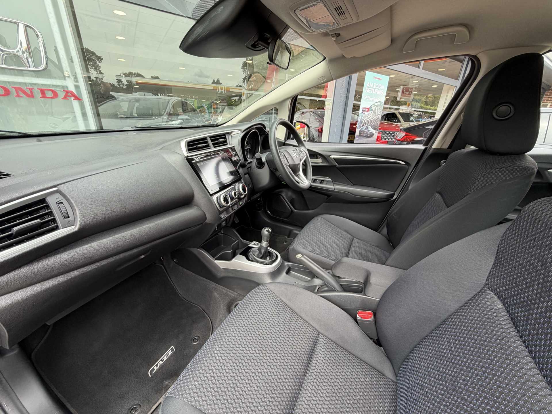 Honda Jazz 1.3 i-VTEC SE 5dr - Image 2