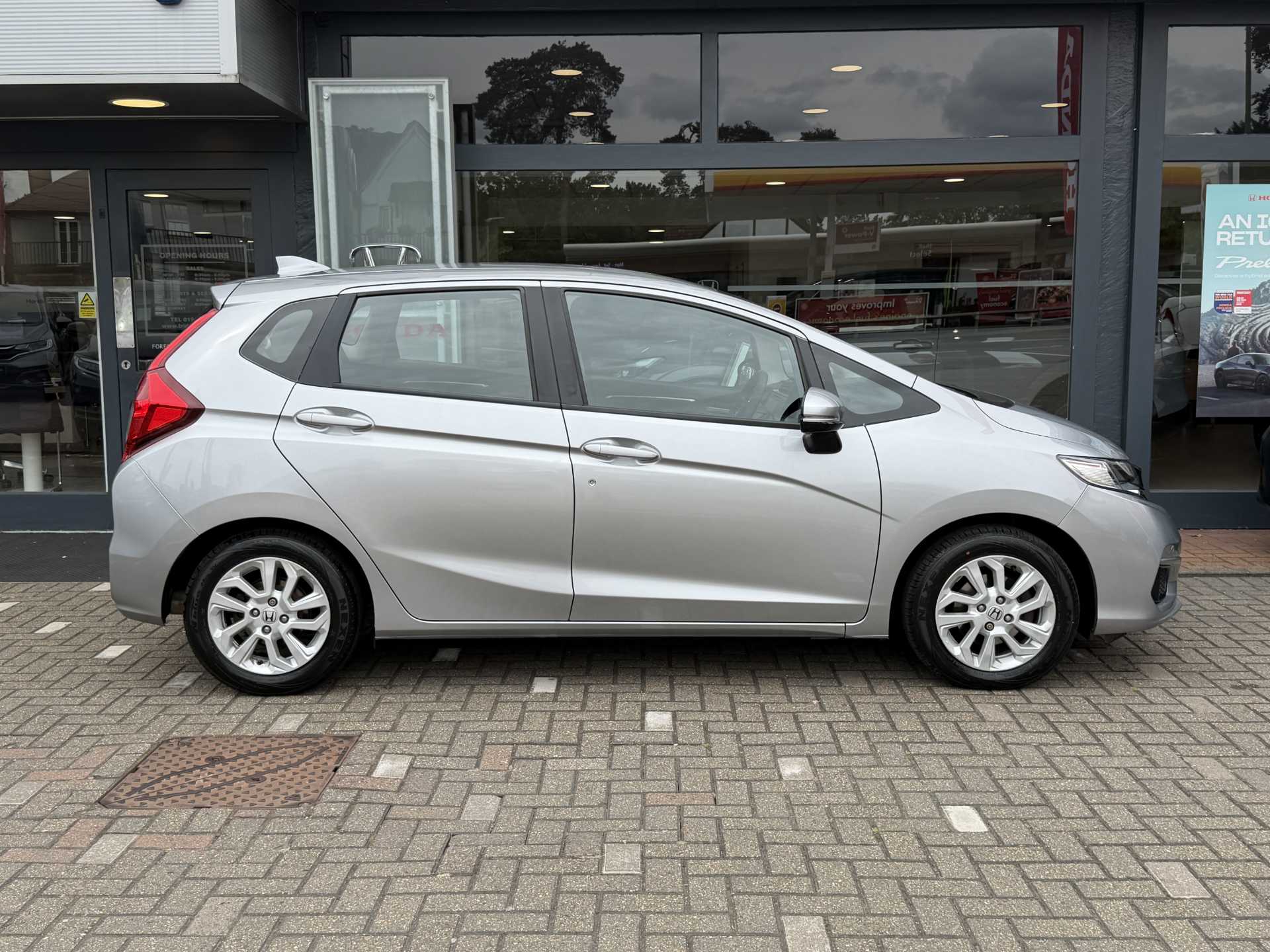 Honda Jazz 1.3 i-VTEC SE 5dr - Image 5