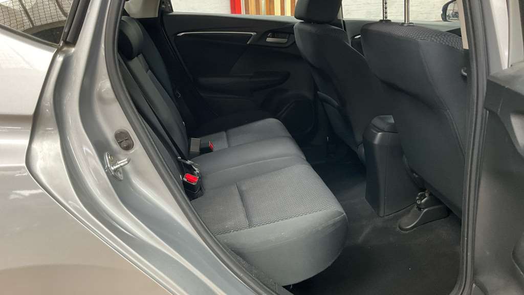 Honda Jazz 1.3 i-VTEC SE 5dr - Image 8