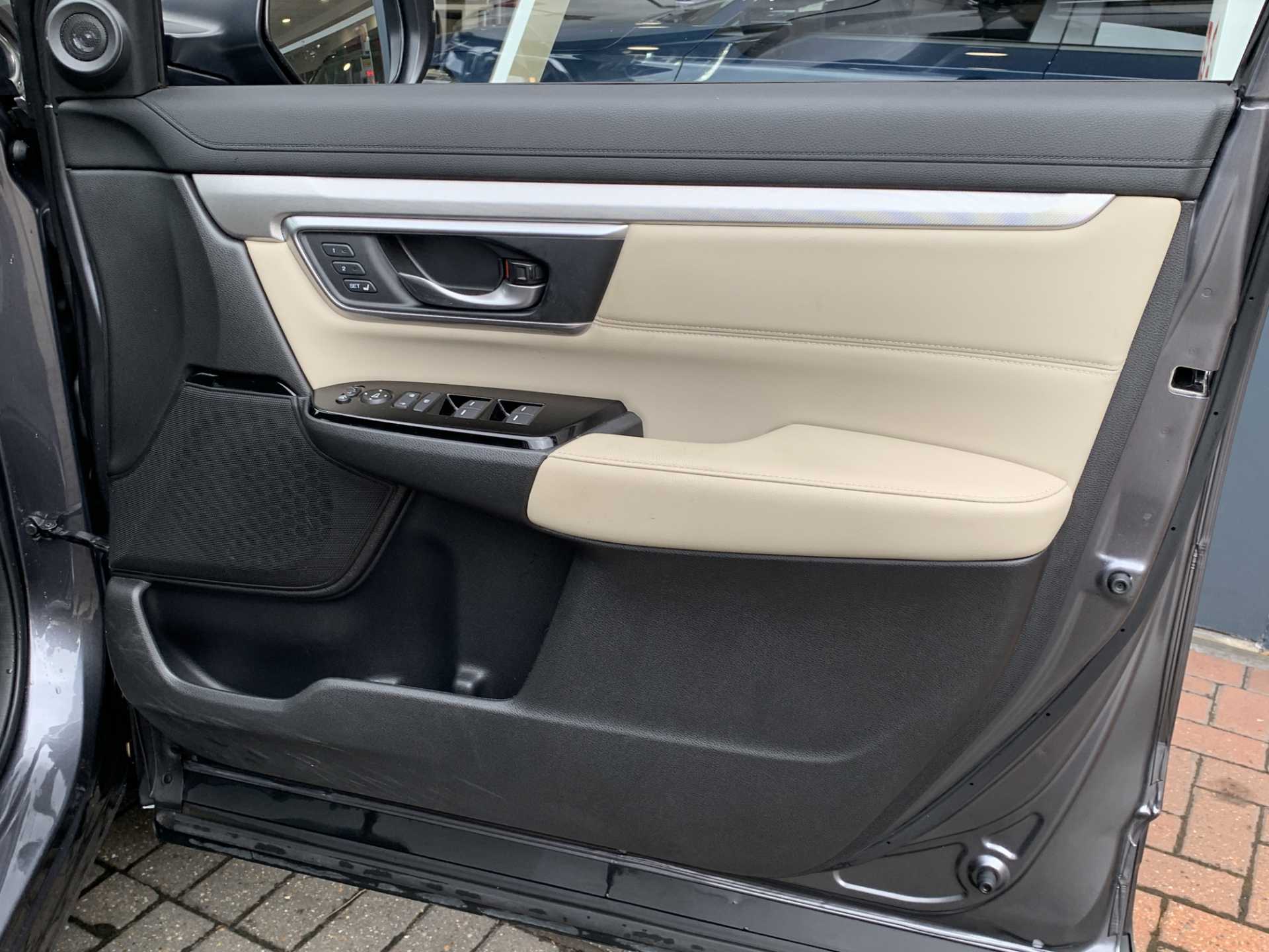 Honda CR-V 2.0 i-MMD Hybrid EX 5dr eCVT - Image 17