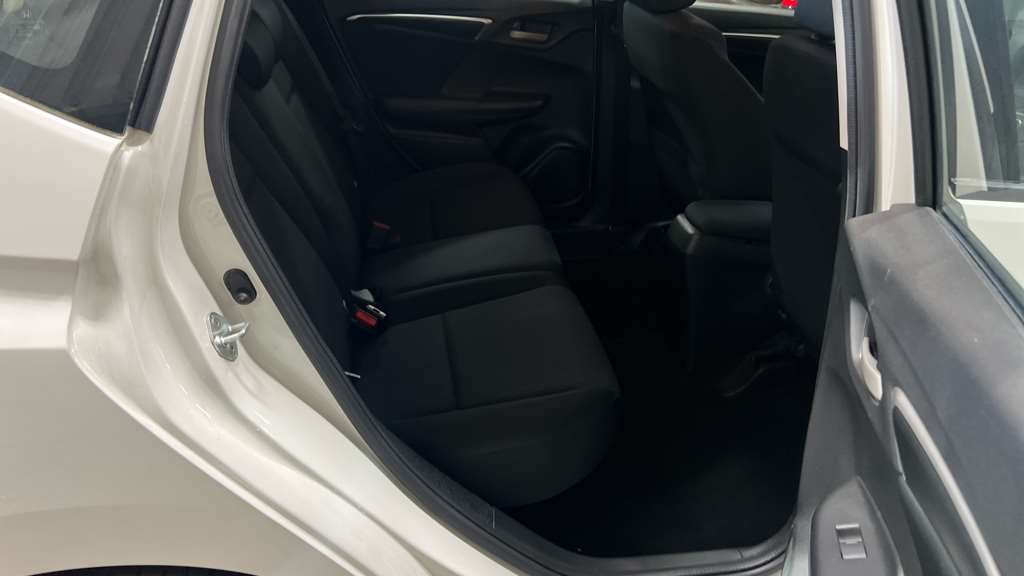 Honda Jazz 1.3 i-VTEC SE 5dr - Image 8
