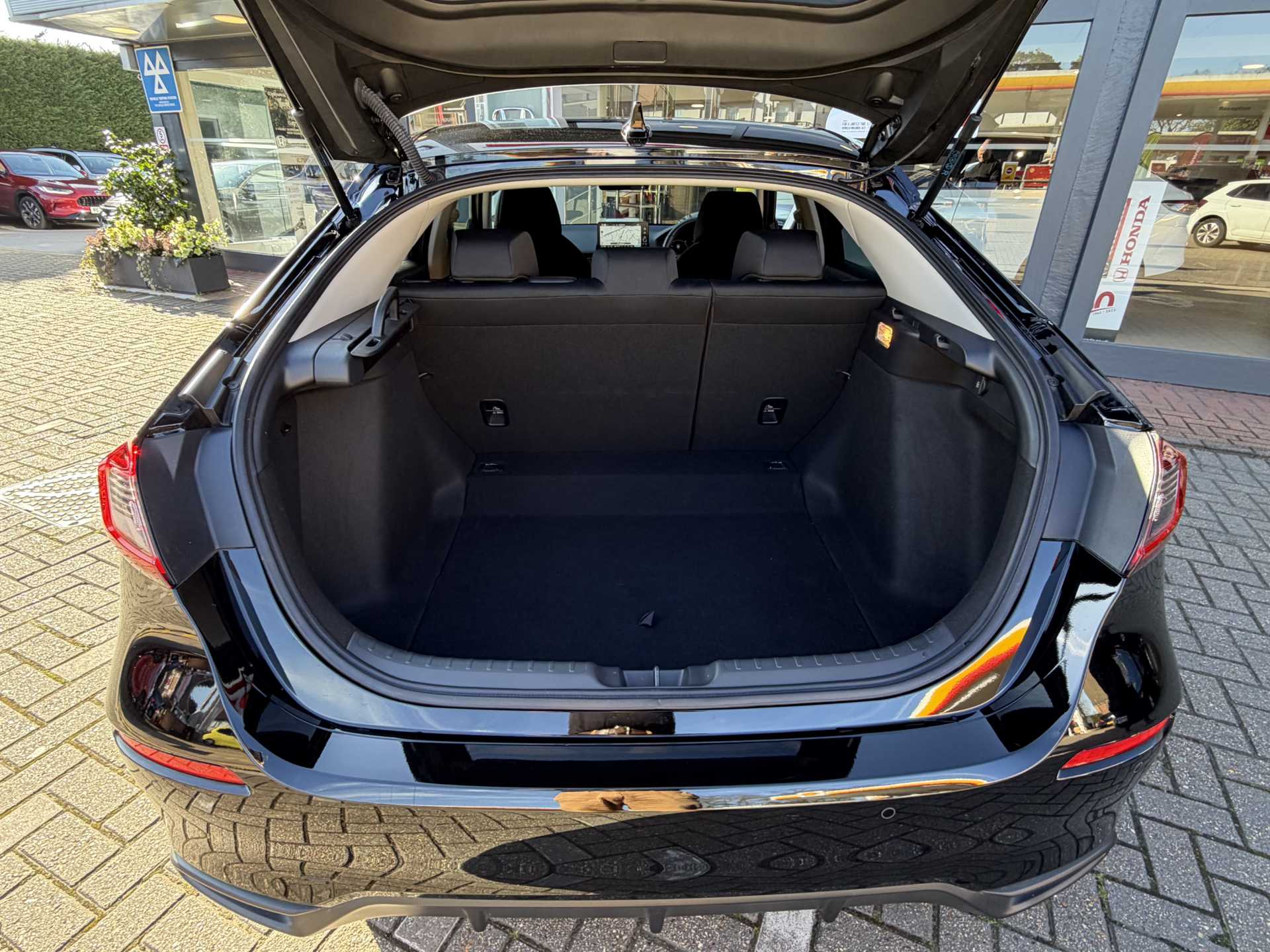 Honda Civic 2.0 eHEV Elegance 5dr CVT - Image 13