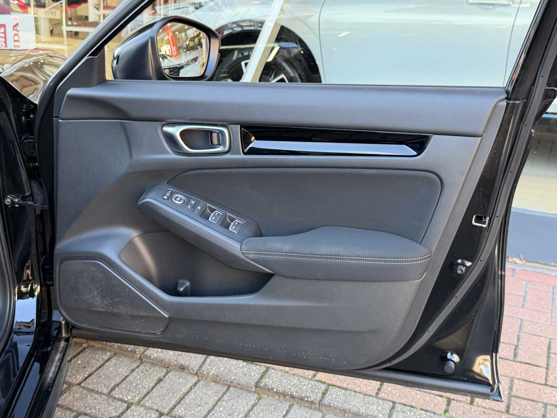 Honda Civic 2.0 eHEV Elegance 5dr CVT - Image 17