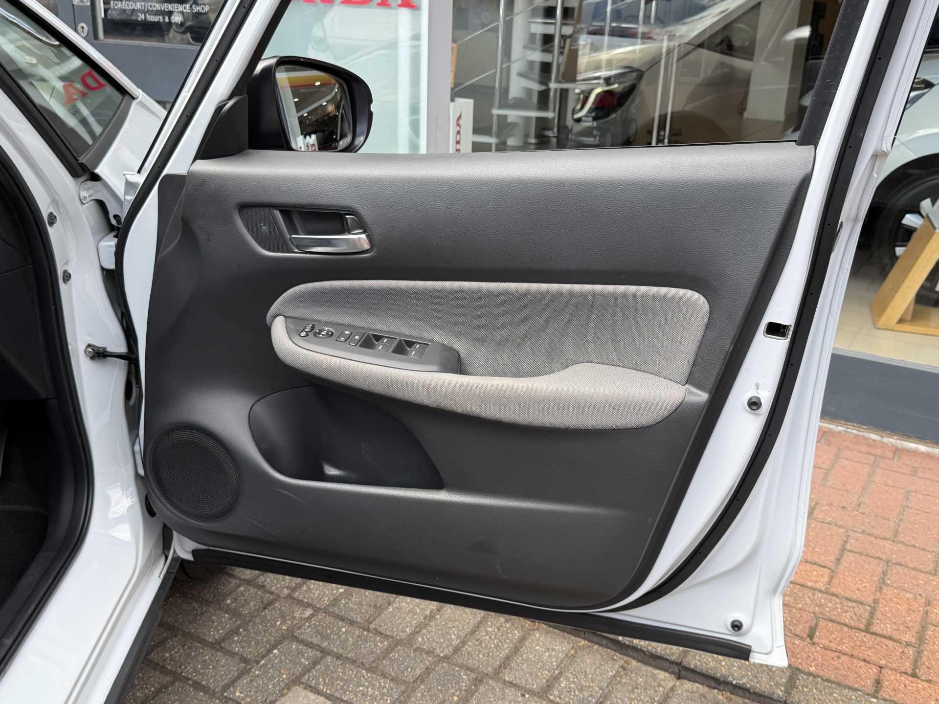Honda Jazz 1.5 i-MMD Hybrid Crosstar EX 5dr eCVT - Image 17