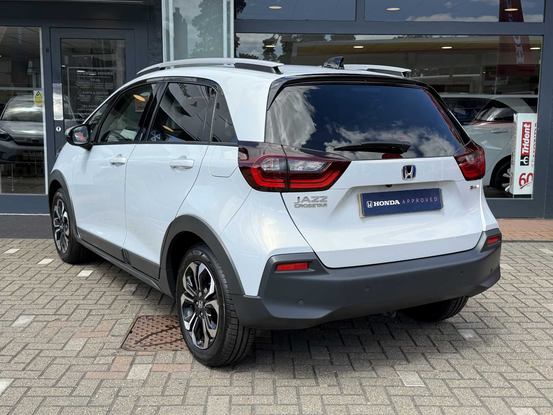 Honda Jazz 1.5 i-MMD Hybrid Crosstar EX 5dr eCVT - Image 3