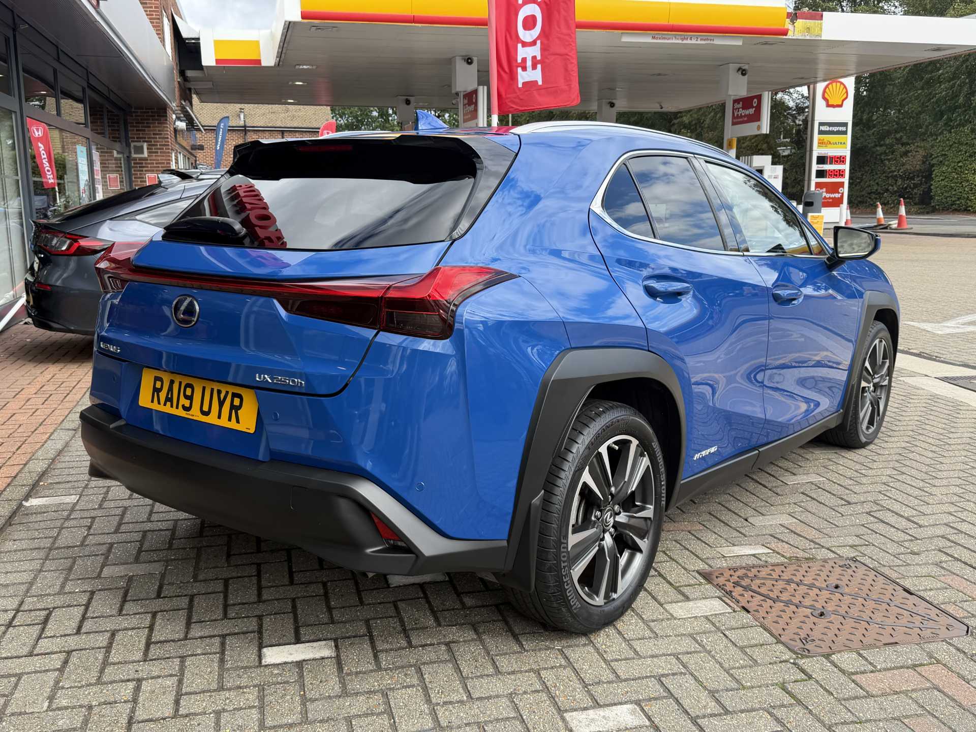 Lexus UX 250h 2.0 Takumi 5dr CVT — image 12
