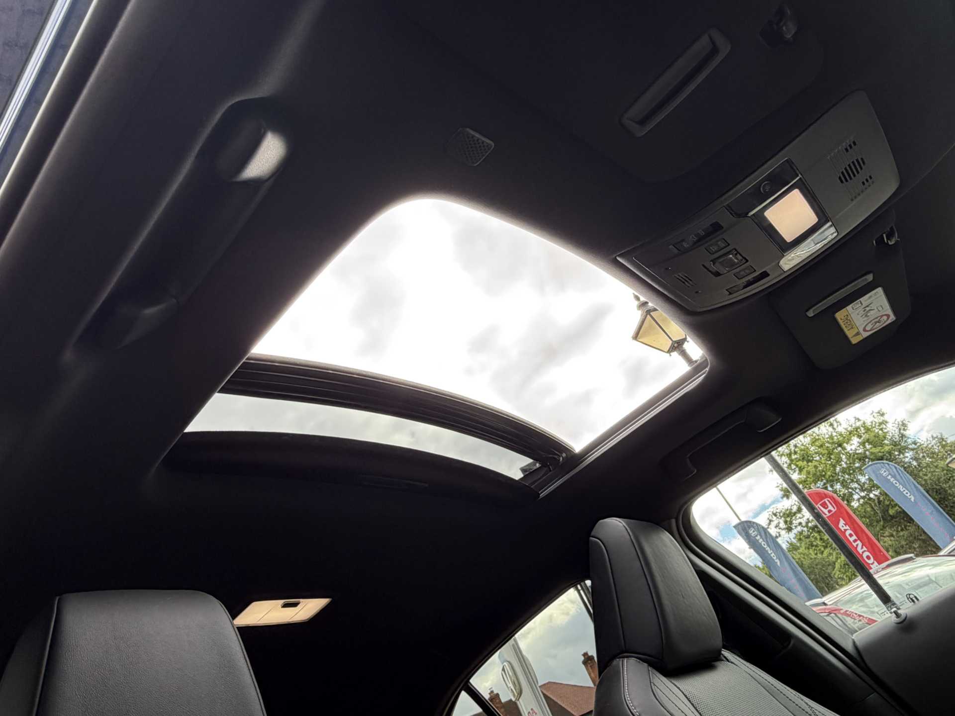 Lexus UX 250h 2.0 Takumi 5dr CVT — image 18