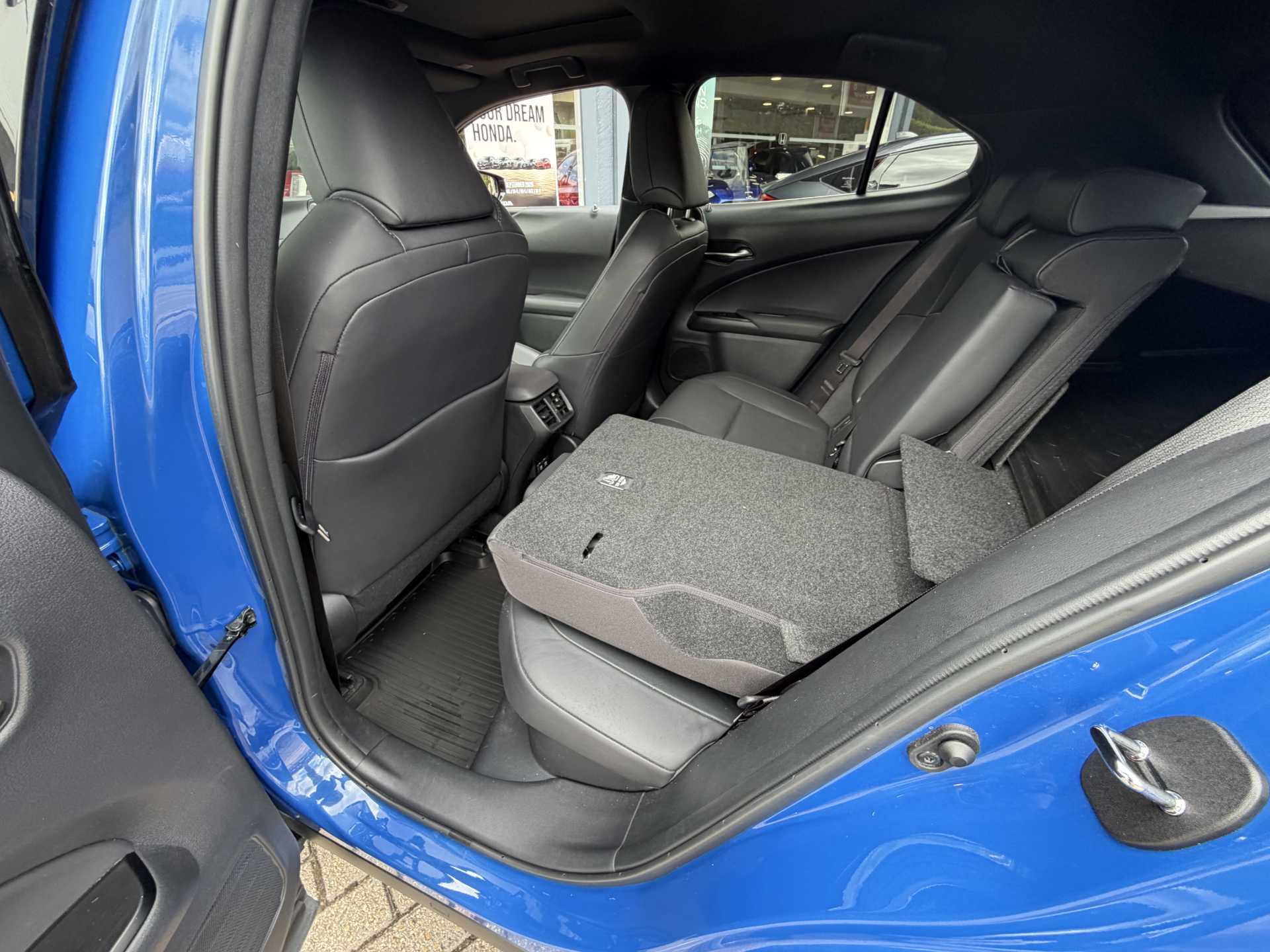 Lexus UX 250h 2.0 Takumi 5dr CVT — image 19