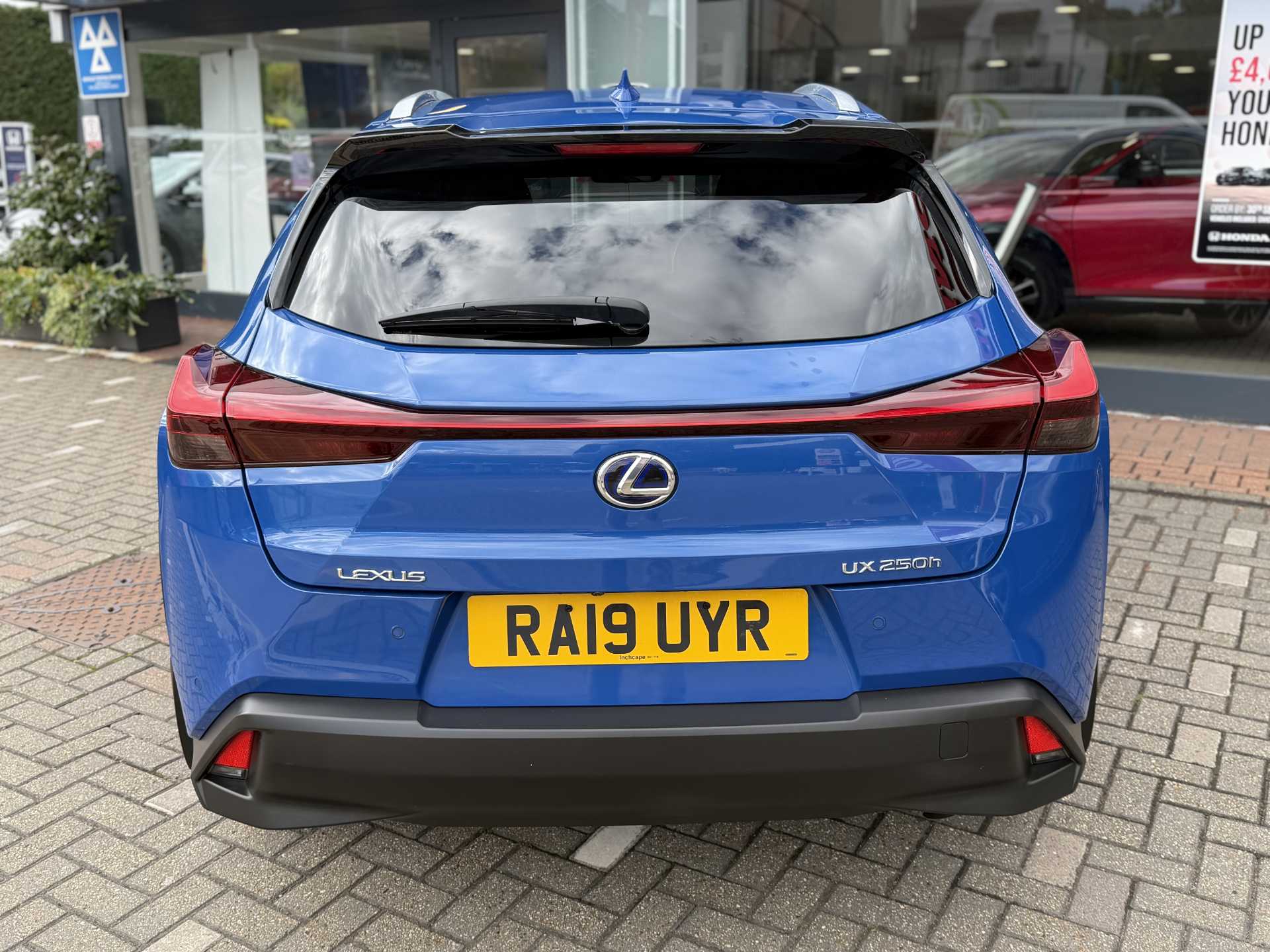 Lexus UX 250h 2.0 Takumi 5dr CVT — image 7