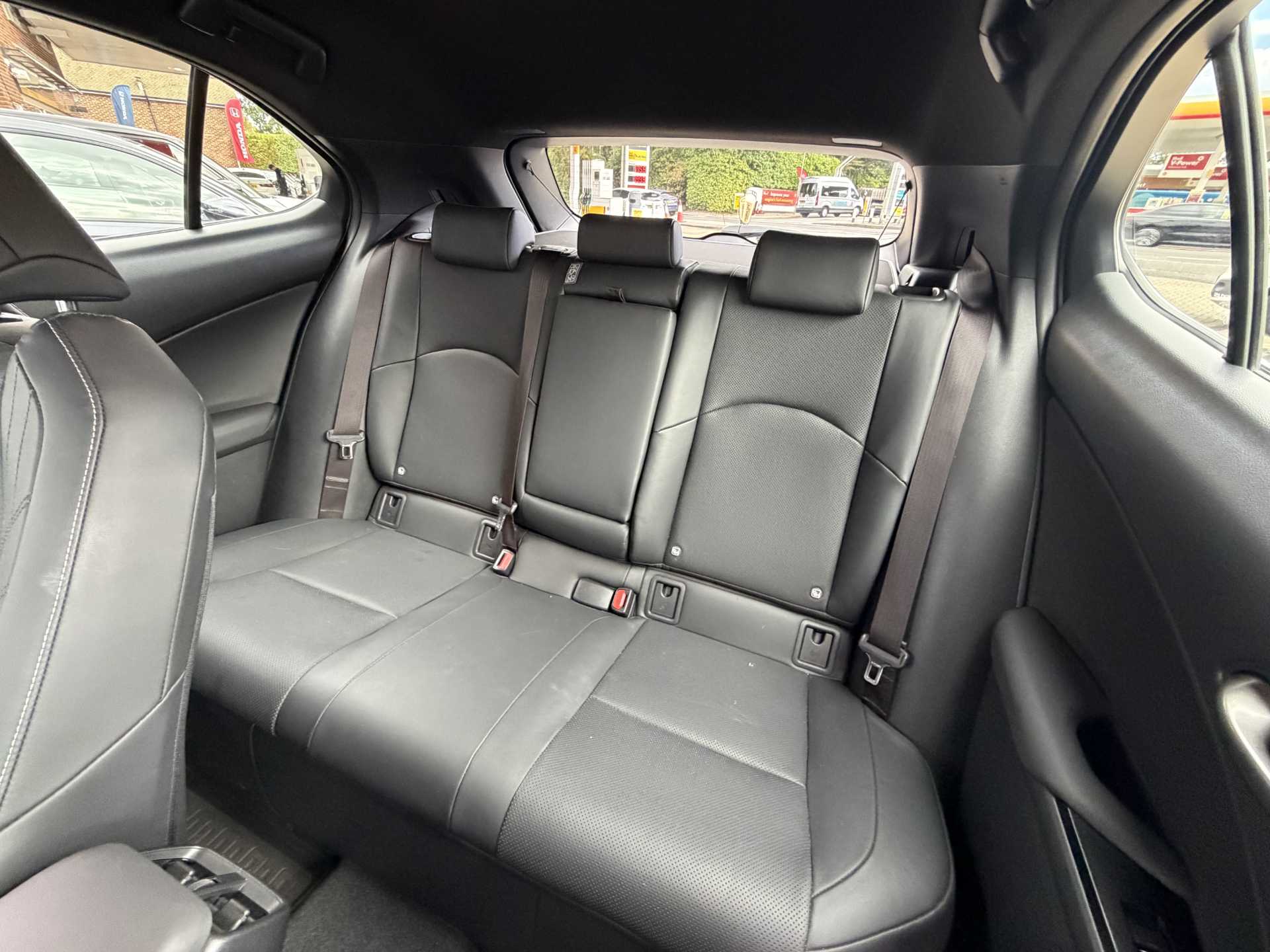 Lexus UX 250h 2.0 Takumi 5dr CVT — image 8
