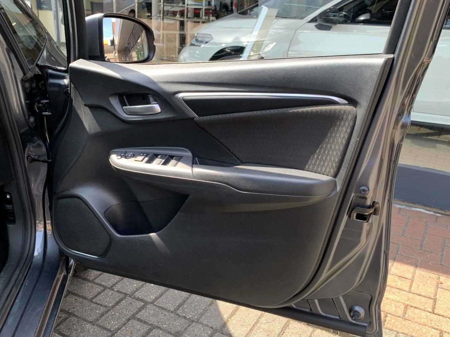 Honda JAZZ 1.3 i-VTEC EX 5dr - Image 17