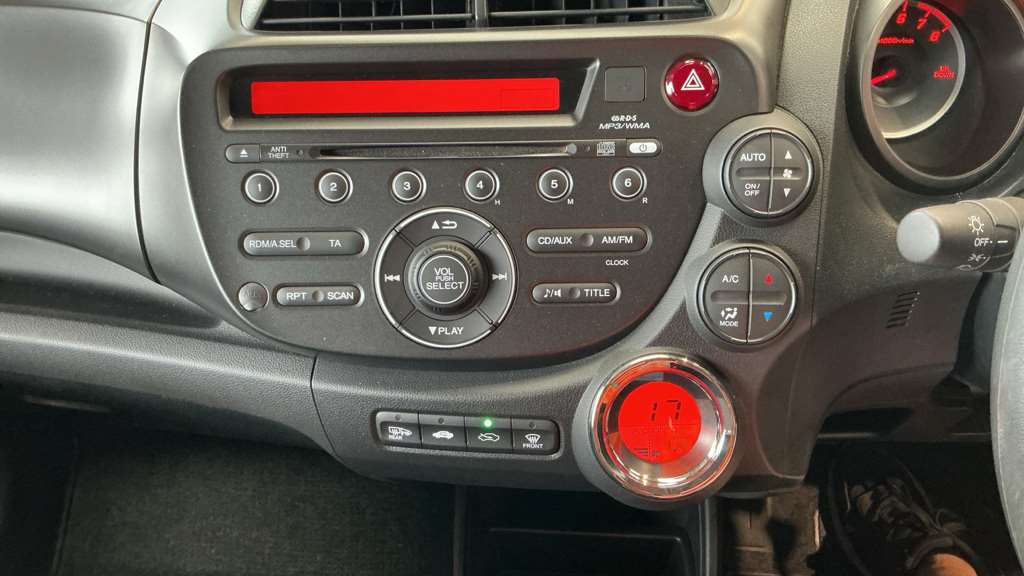 Honda Jazz 1.4 i-VTEC ES 5dr - Image 4