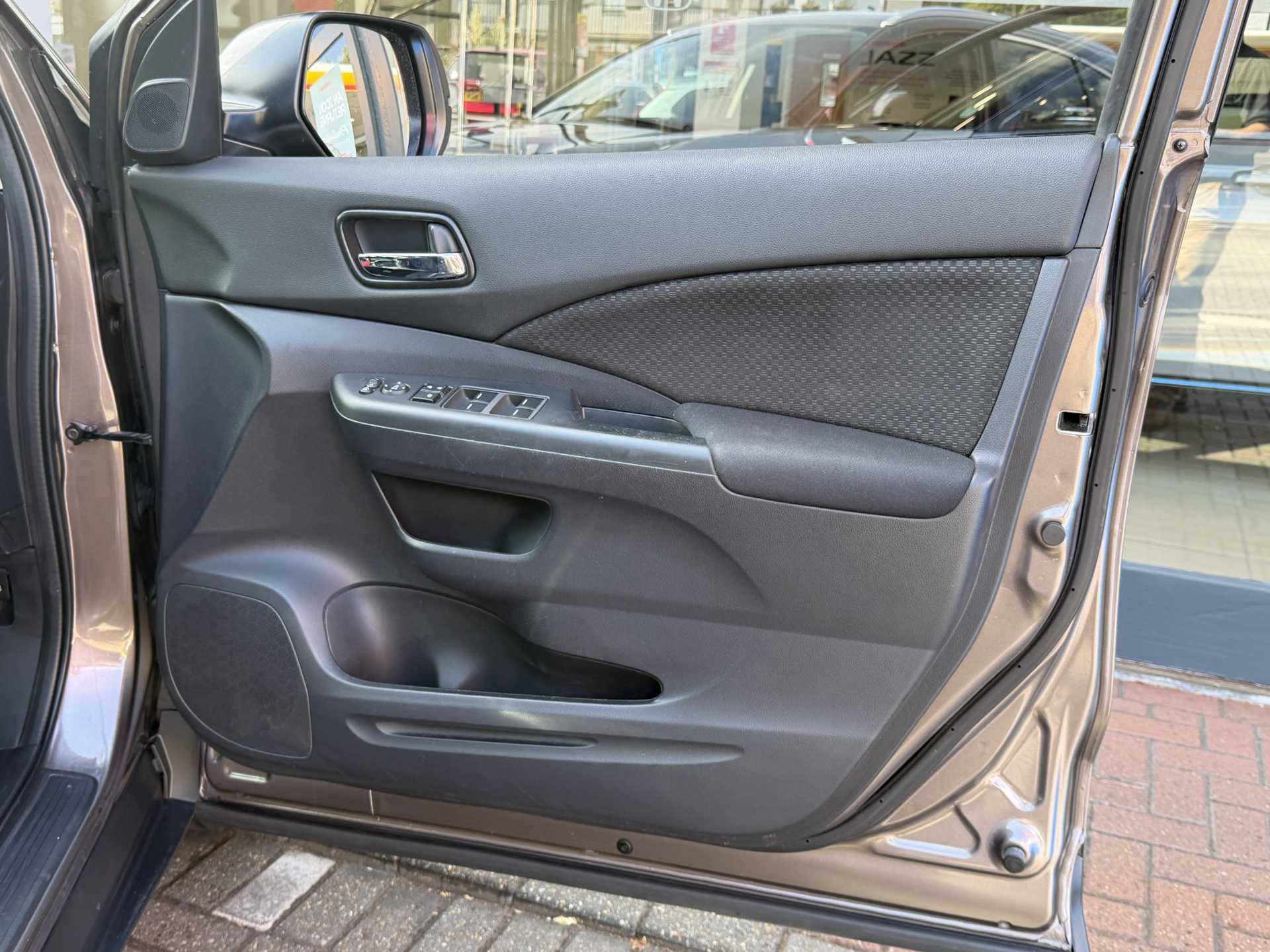 Honda CR-V 2.0 i-VTEC SE Plus 5dr Auto [Nav] — image 17
