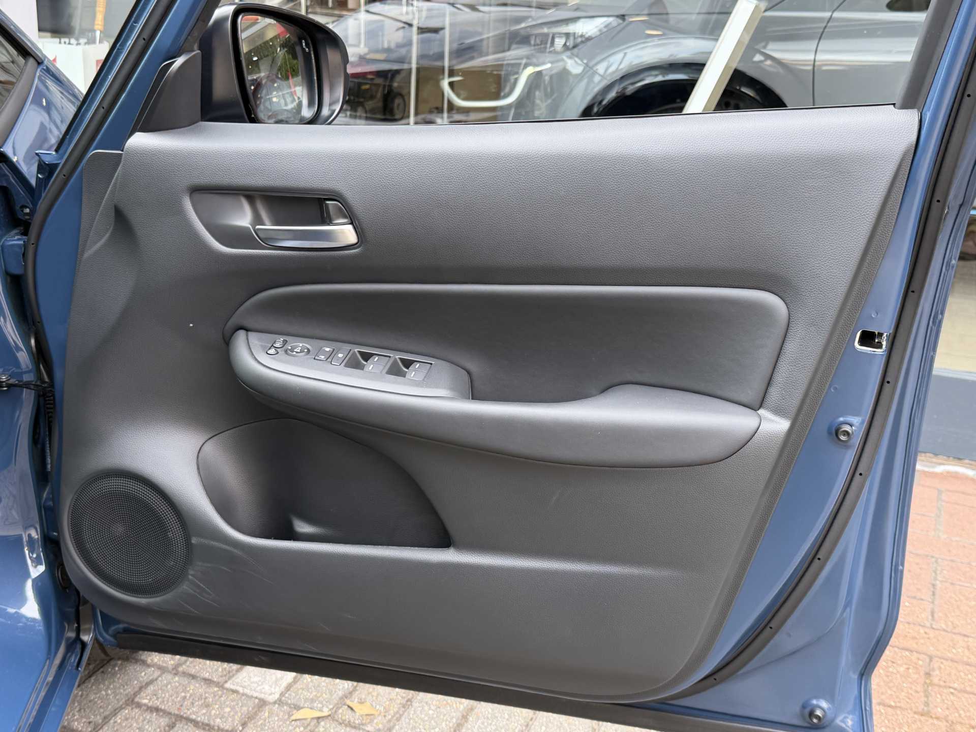 Honda Jazz 1.5 i-MMD Hybrid Advance 5dr eCVT — image 17
