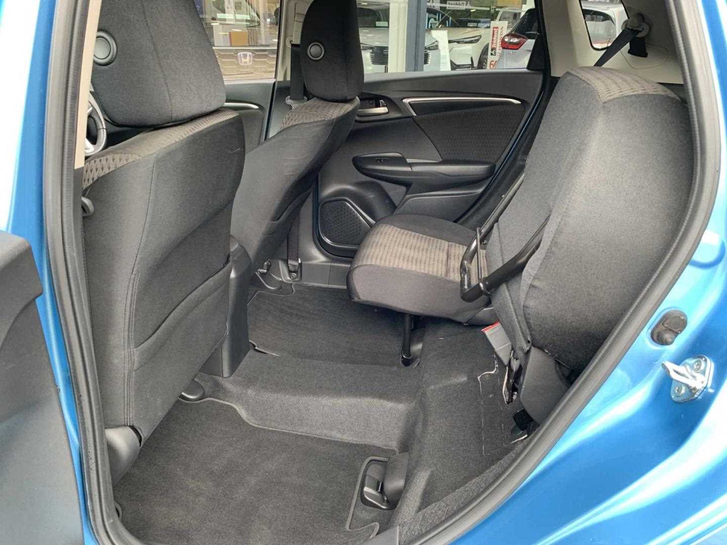 Honda JAZZ 1.3 i-VTEC EX Navi 5dr - Image 18