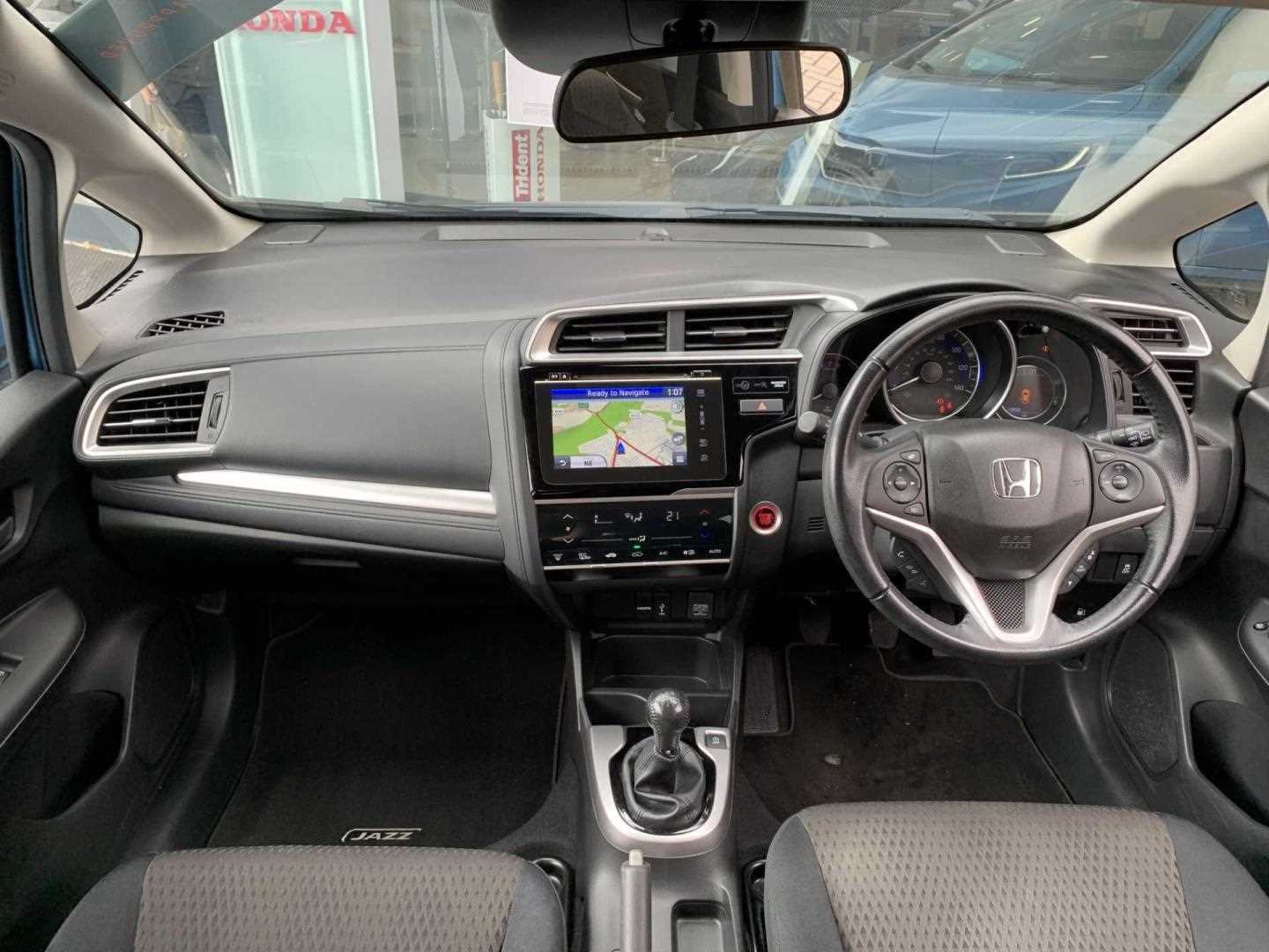Honda Jazz 1.3 i-VTEC EX Navi 5dr - Image 4