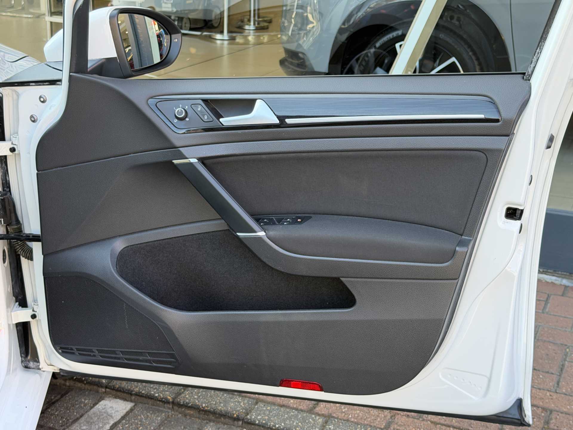 Volkswagen GOLF 1.5 TSI EVO GT 5dr Estate — image 17