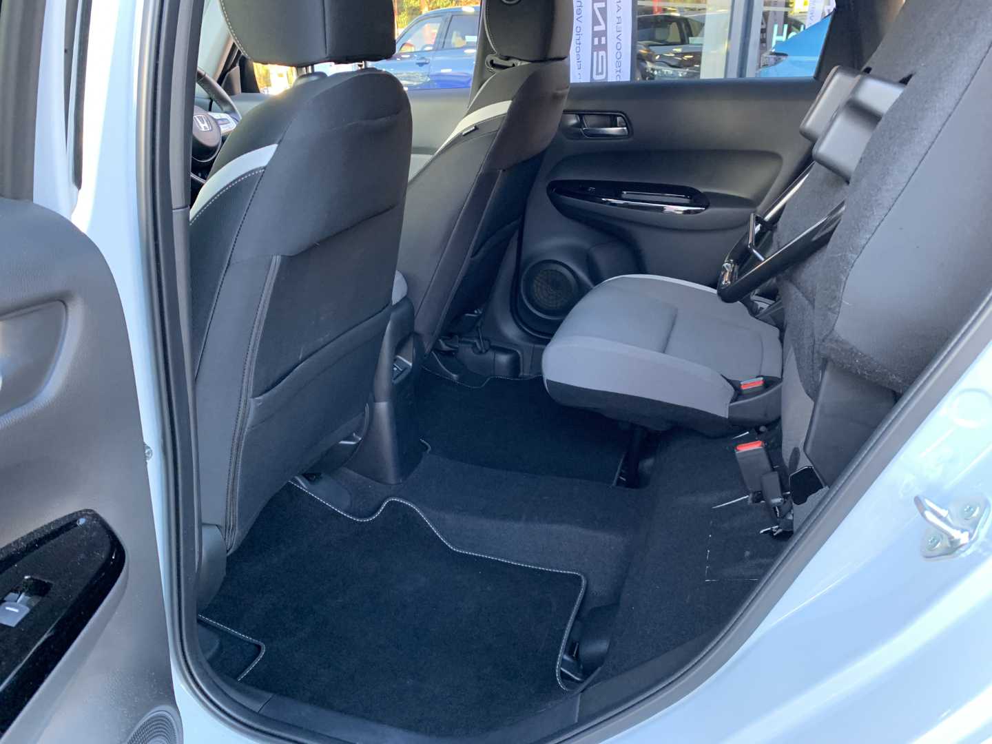 Honda JAZZ 1.5 i-MMD Hybrid Crosstar EX 5dr eCVT - Image 18