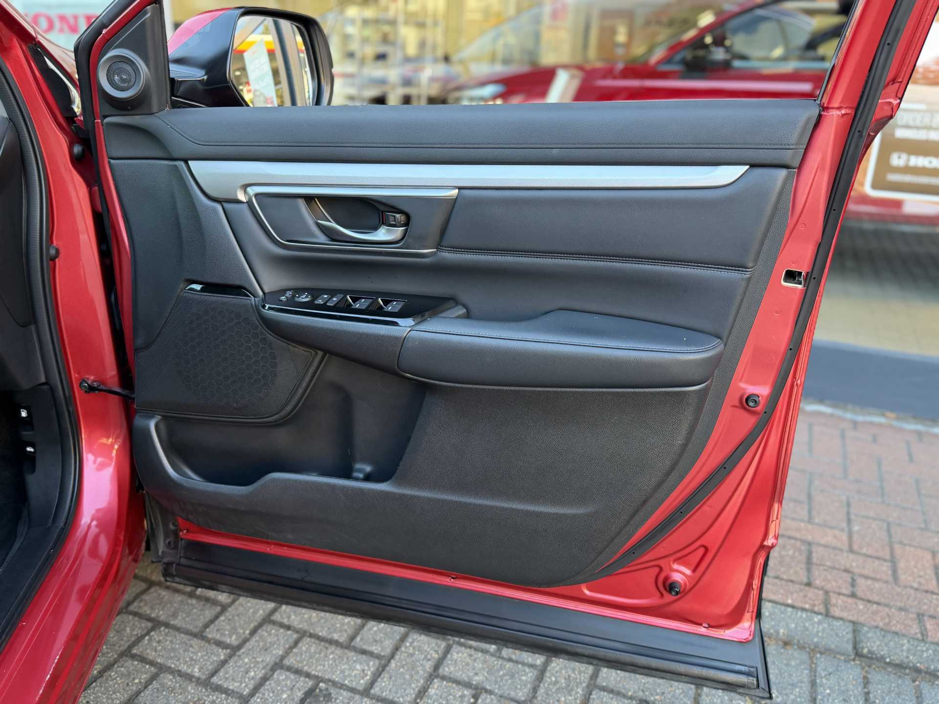 Honda CR-V 2.0 i-MMD Hybrid SR 5dr eCVT — image 17