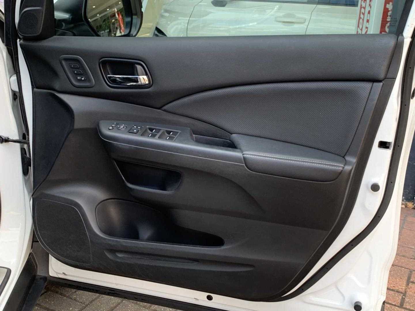 Honda CR-V 2.0 i-VTEC EX 5dr Auto - Image 17