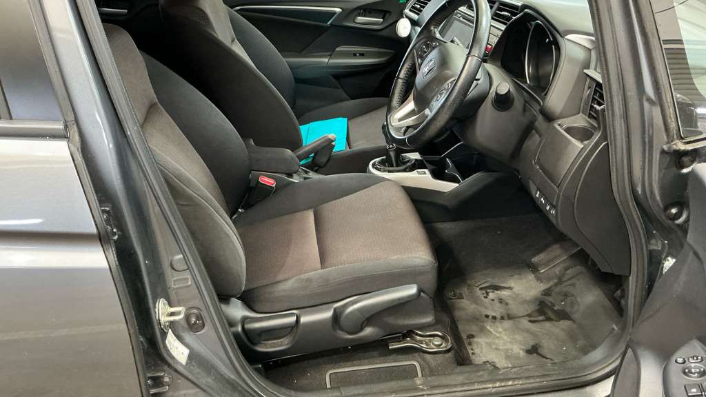 Honda Jazz 1.3 i-VTEC EX Navi 5dr - Image 2