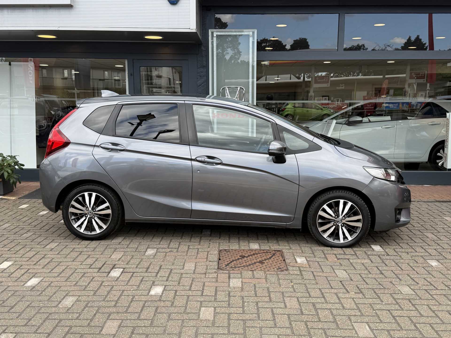Honda Jazz 1.3 i-VTEC EX Navi 5dr - Image 5