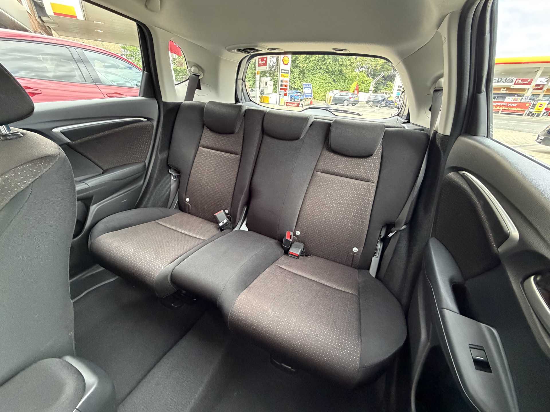 Honda Jazz 1.3 i-VTEC EX Navi 5dr - Image 8