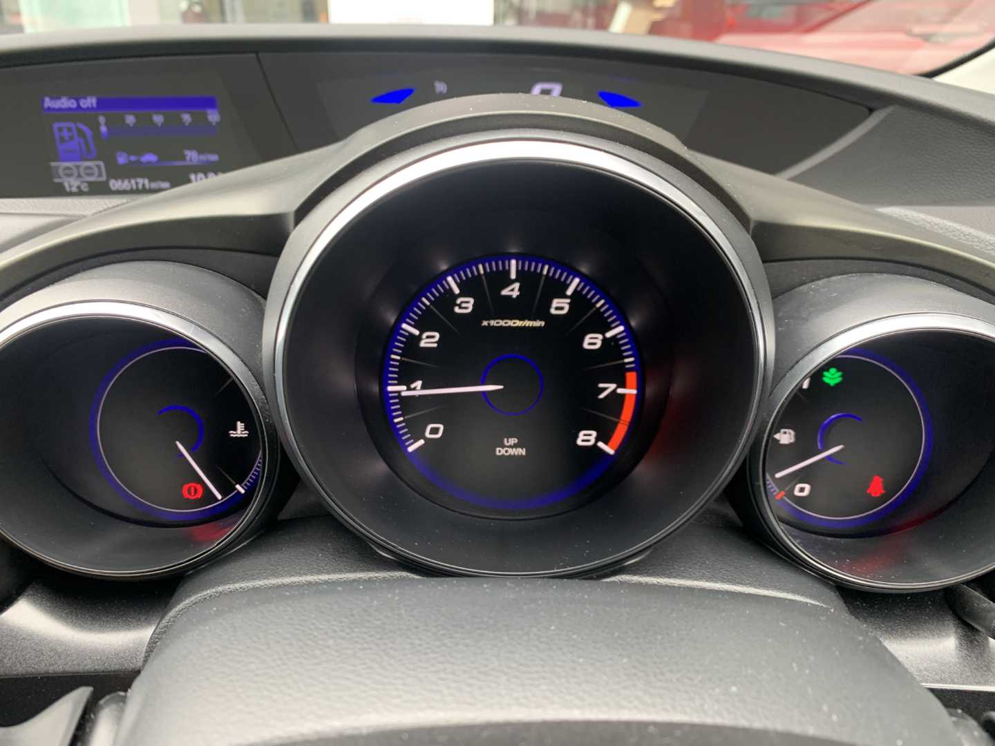 Honda CIVIC 1.8 i-VTEC SR 5dr - Image 11