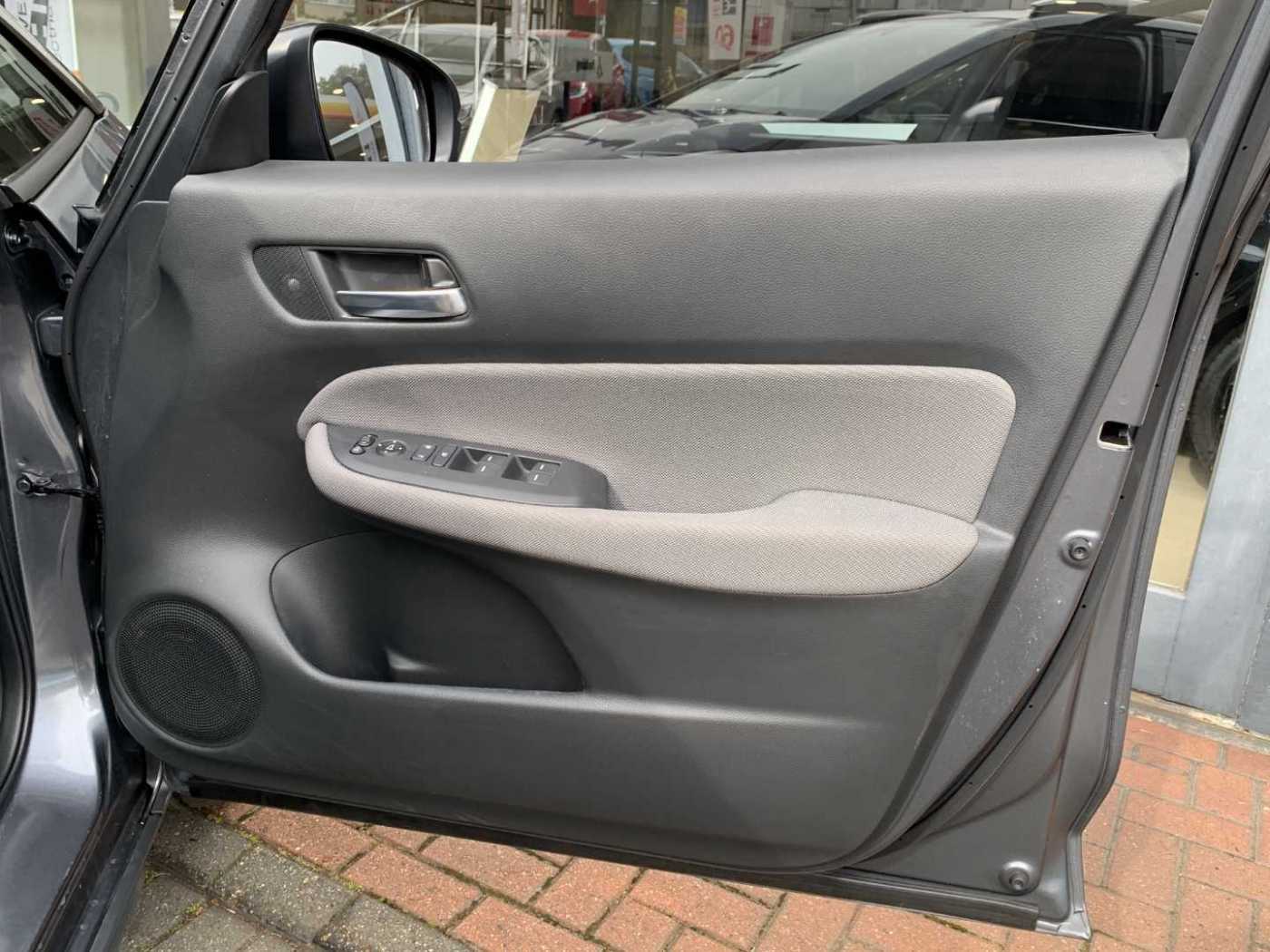 Honda JAZZ 1.5 i-MMD Hybrid Crosstar EX 5dr eCVT - Image 17