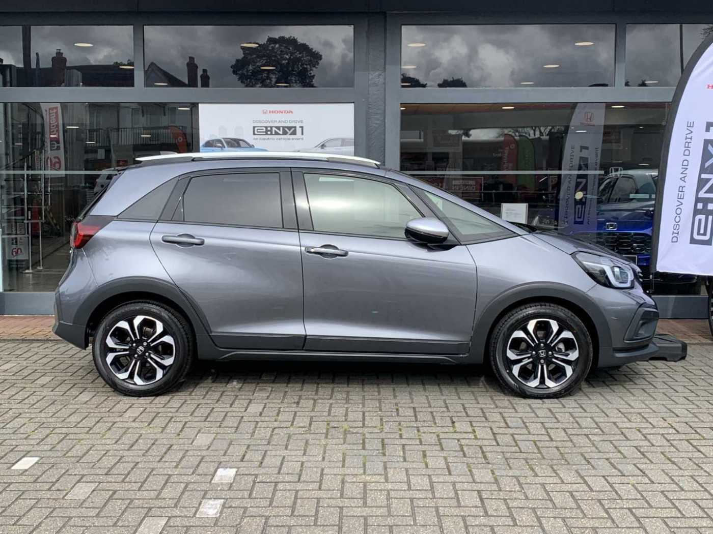 Honda JAZZ 1.5 i-MMD Hybrid Crosstar EX 5dr eCVT - Image 5